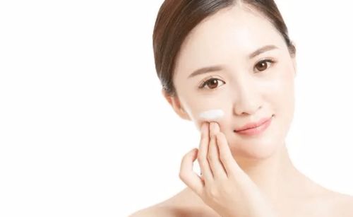 潔面后皮膚白皙，涂抹護(hù)膚品后卻變黃？解析護(hù)膚中的常見(jiàn)誤區(qū)與解決之道
